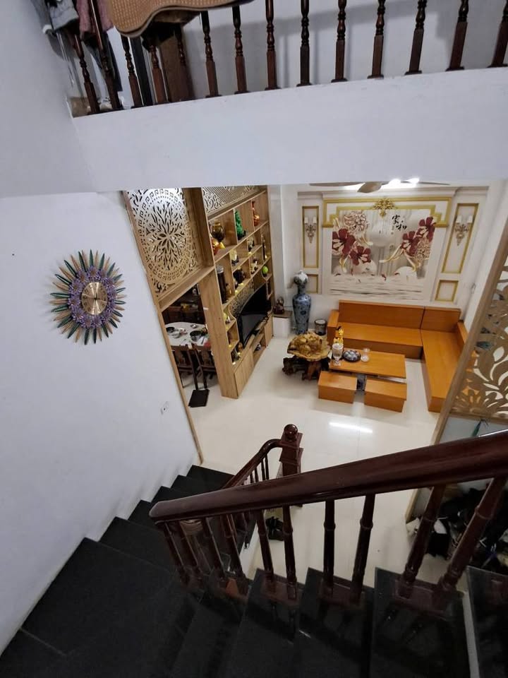 Nhà 2 tầng đường Nguyễn Trung Trực, Tân Phong, 105m² giá 2 tỷ - Thiết kế hiện đại, tiện ích bao quanh!