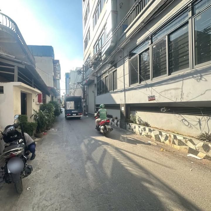 Nhà 7 tầng Tam Trinh 74m² giá 29 tỷ - Sổ đỏ chính chủ, tiện ích xung quanh