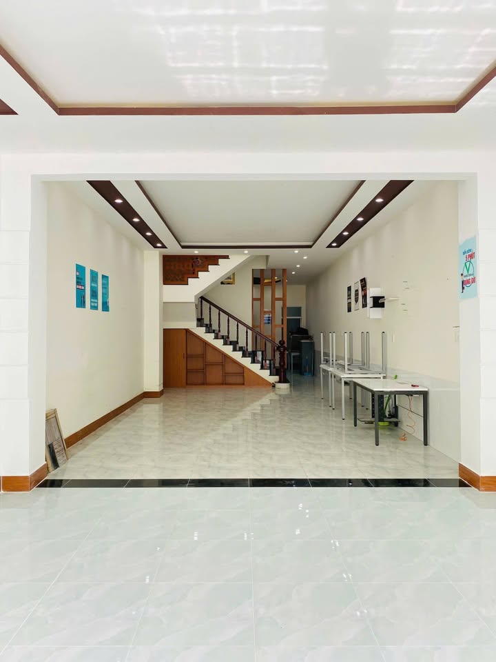 Nhà phố mặt tiền đường 3/2, 118m² giá 5.8 tỷ - Thiết kế hiện đại, thương lượng ngay!