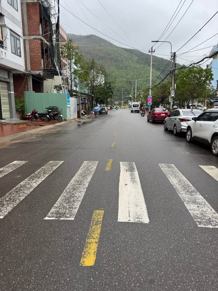 Bán nhà mặt tiền đường Chế Lan Viên, Quy Nhơn 80m² giá 6.35 tỷ - Vị trí đắc địa gần biển!