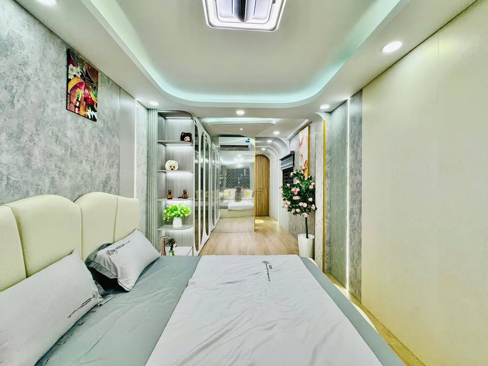 Nhà mặt tiền Nguyên Hồng, Gò Vấp 33m² giá 11.79 tỷ - Đầu tư sinh lời ngay!