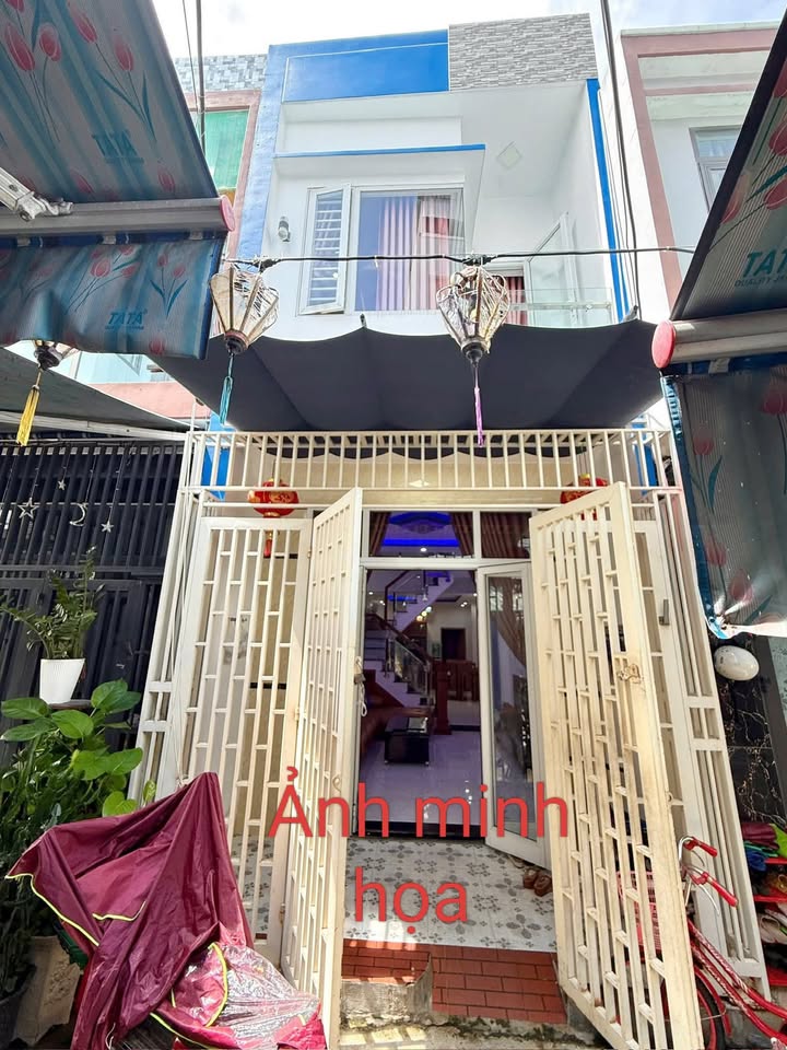 Nhà cho thuê mặt tiền Nguyễn Hoàng, Hải Châu 35m² - Kinh doanh sầm uất!