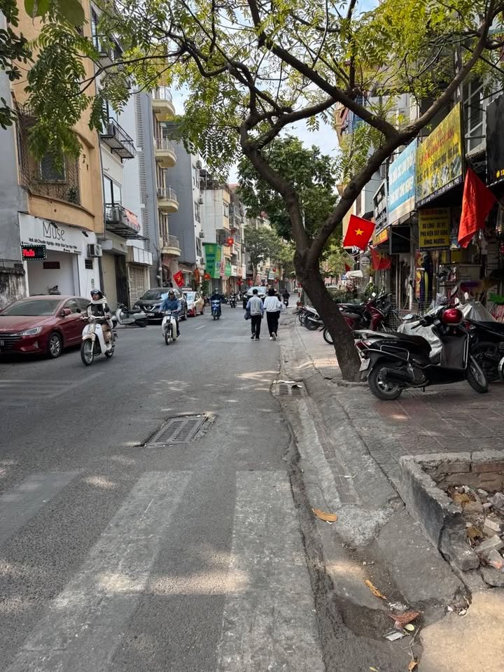 Nhà mặt phố Long Biên 2 38m² giá 11 tỷ - Kinh doanh đỉnh cao!