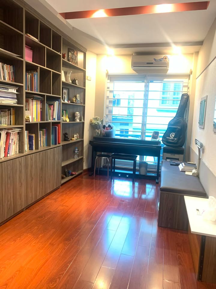 Bán nhà lô góc Hoàng Quốc Việt, Cầu Giấy 45m² giá 12 tỷ - Thiết kế đẹp, vị trí trung tâm!