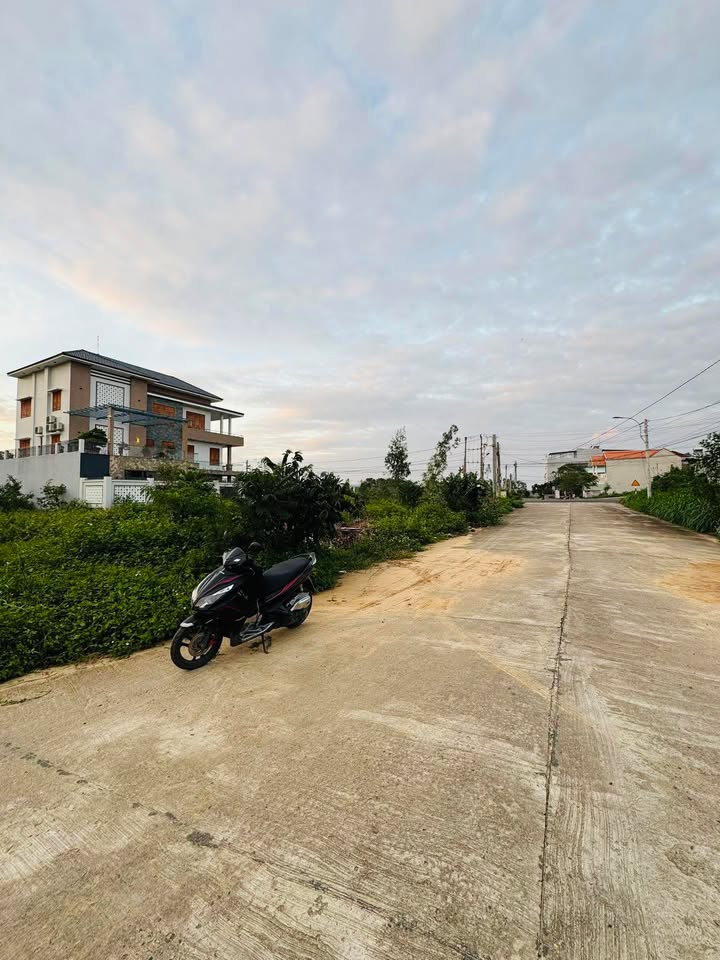 Đất thổ cư chính chủ tại Chí Thạnh, Tuy An 120m² giá 1 tỷ - Đường ô tô tránh nhau!