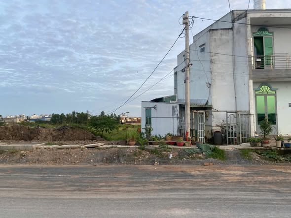 Nhà mặt tiền Kênh Tham Lương, Bình Tân 135m² giá 7 tỷ - Vị trí đắc địa, phong thủy tốt!