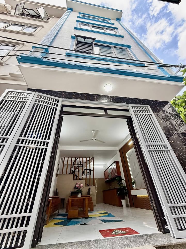 Nhà 4 tầng chính chủ Tả Thanh Oai, Thanh Trì 37m² giá 4 tỷ - Vị trí đẹp, tiện ích đầy đủ!