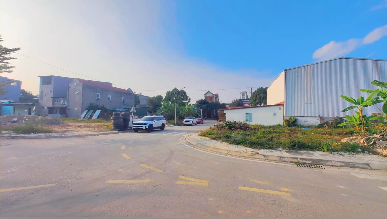 Đất nền Nguyễn Du, Việt Trì 102m² giá 5 tỷ - Vị trí đắc địa, dân cư đông đúc!