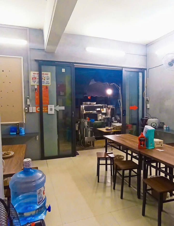 Quán ăn Nghĩa Tân, Cầu Giấy 41,9m² giá 10 triệu - Cơ hội kinh doanh hấp dẫn!