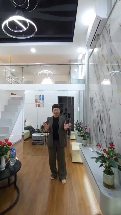 Căn hộ CHTT Ngã Tư Sở 40m² giá 2 tỷ - Ô tô đỗ chân cầu thang!