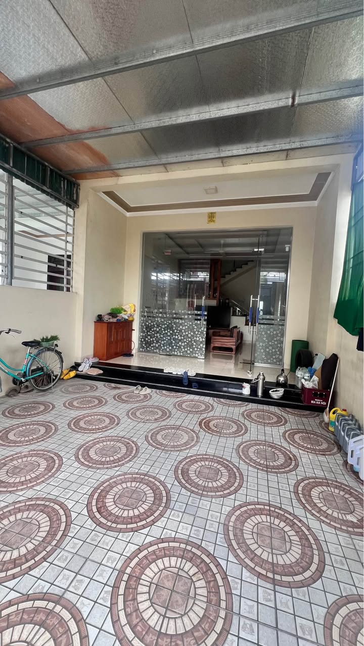 Nhà 2 tầng Quảng Thịnh 111.2m² giá 2.4 tỷ - Vị trí đắc địa gần QL1A