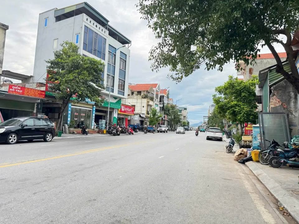 Nhà 2 tầng mặt đường Khu 7 Hà Khẩu 107,9m² giá 5 tỷ - Căn góc thoáng mát!