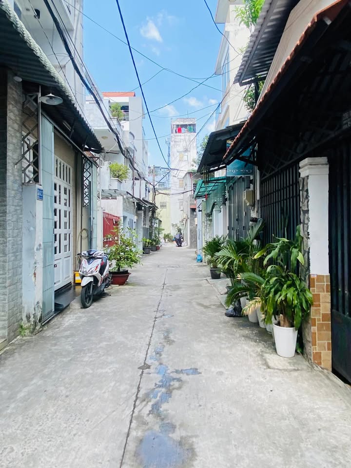 Nhà cấp 4 tại Gò Vấp 70m² giá chỉ 5.85 tỷ - Đường hẻm ô tô vào tận nhà!