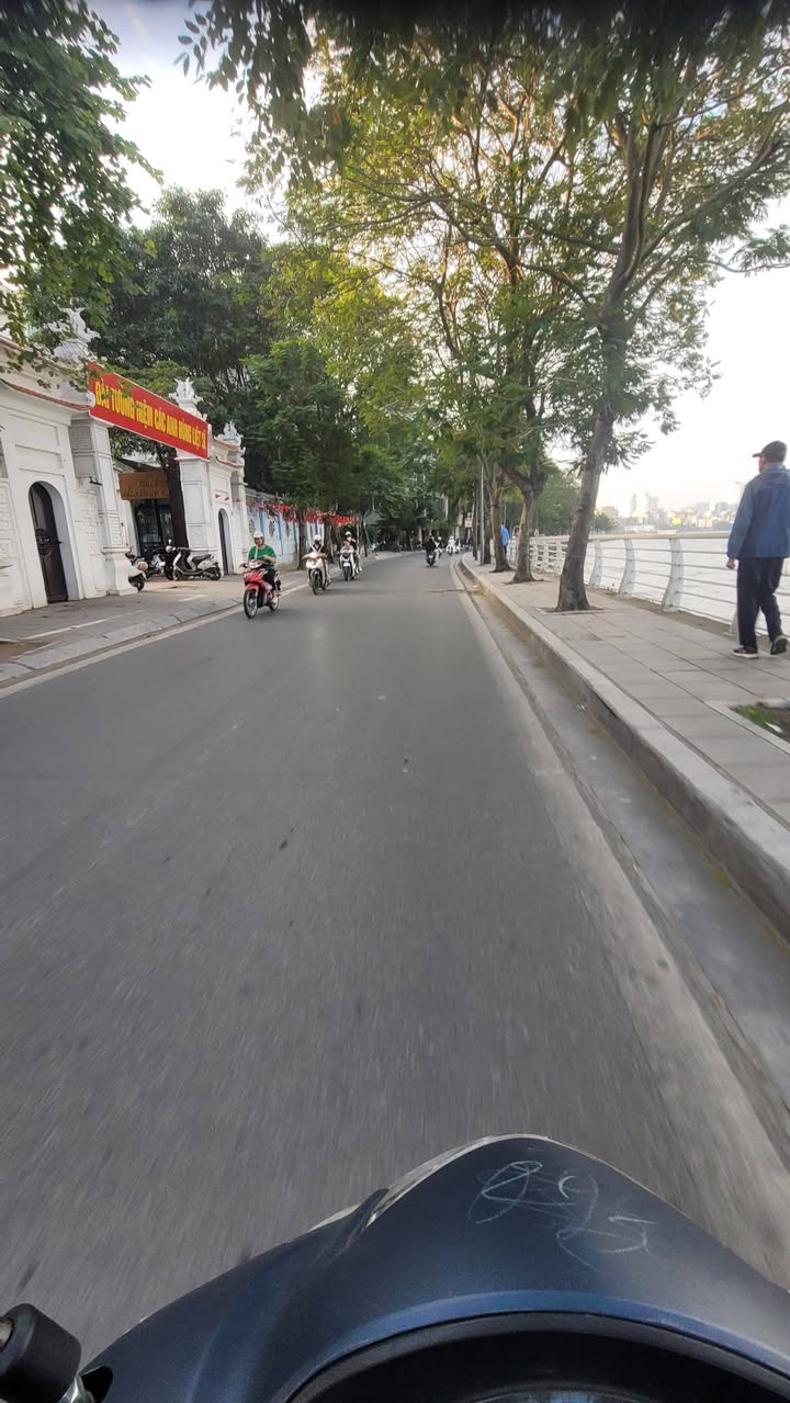 Chung cư Hoàng Hoa Thám Ba Đình 76m² giá 8 tỷ - View Hồ Tây tuyệt đẹp!