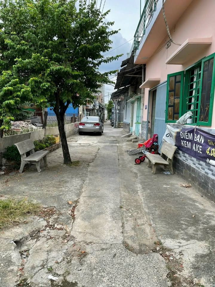 Nhà phố Thủ Đức, 50m² giá 2.3 tỷ - Gần khu đô thị Vạn Phúc!