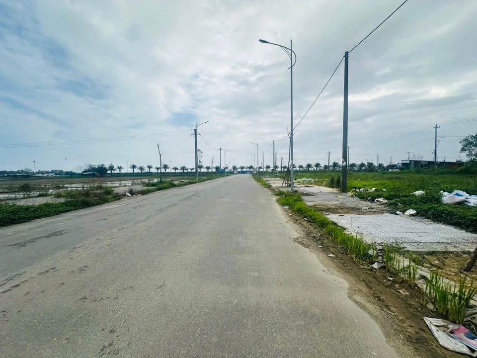 Đất nền Hoàng Quốc Việt 90m² giá 4.2 tỷ - Vị trí đắc địa, thích hợp kinh doanh!