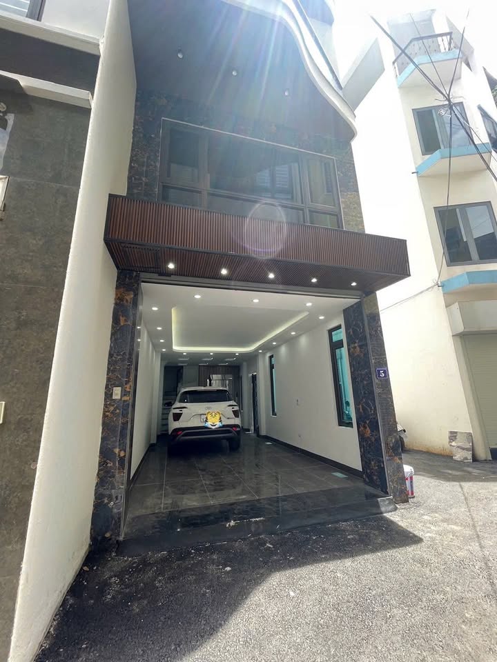 Bán Nhà Phố Thạch Bàn Long Biên 50m² - Nhà mới hiện đại, thang máy, giá thỏa thuận!