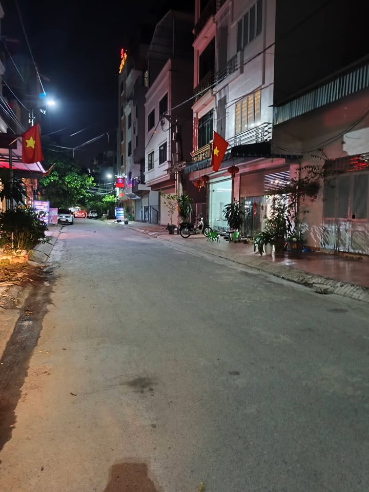 Nhà mặt đường Di Trạch, Hoài Đức 41m² giá 8 tỷ - Kinh doanh sầm uất, ô tô vào nhà!