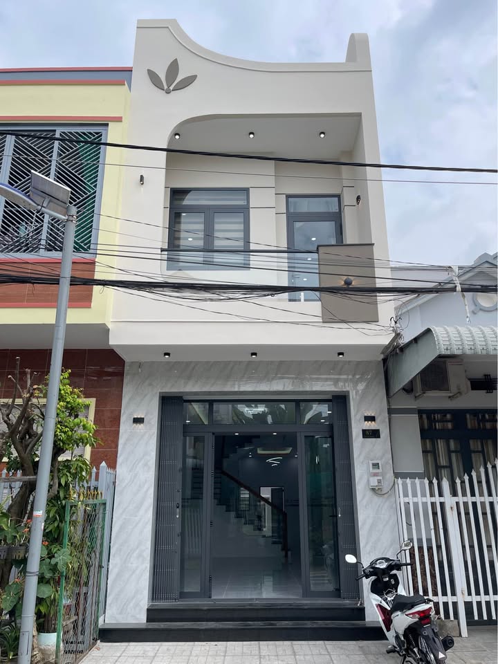 Nhà mới xây 1 trệt 1 lầu tại đường Lưu Hữu Phước, 56m², giá 2 tỷ - Không thể bỏ lỡ!