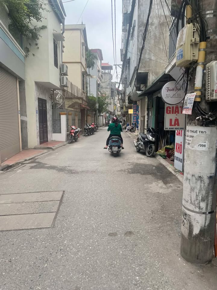 Nhà 4 tầng tại Đức Thắng, Bắc Từ Liêm, 42m² - Kinh doanh sầm uất, gần các trường đại học!