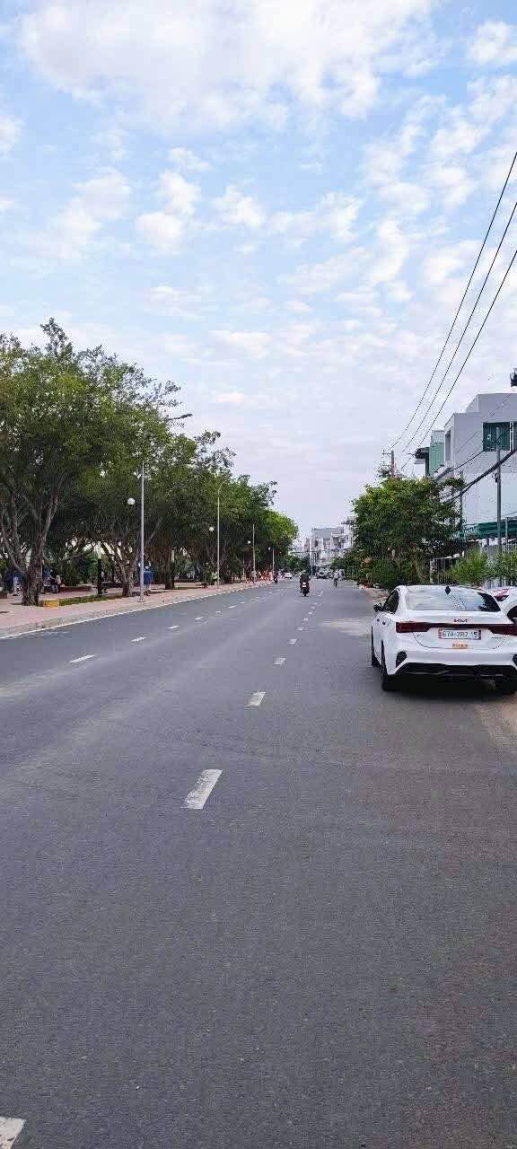 Biệt thự phố Thục Phán, Bình Khánh, Long Xuyên 148m² - Thiết kế sang trọng, đầy đủ nội thất!