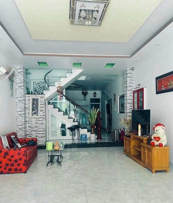 Cho thuê nhà lầu mặt tiền kinh doanh Đỗ Hành, 200m² giá 12 triệu - Vị trí đắc địa, sẵn sàng kinh doanh!