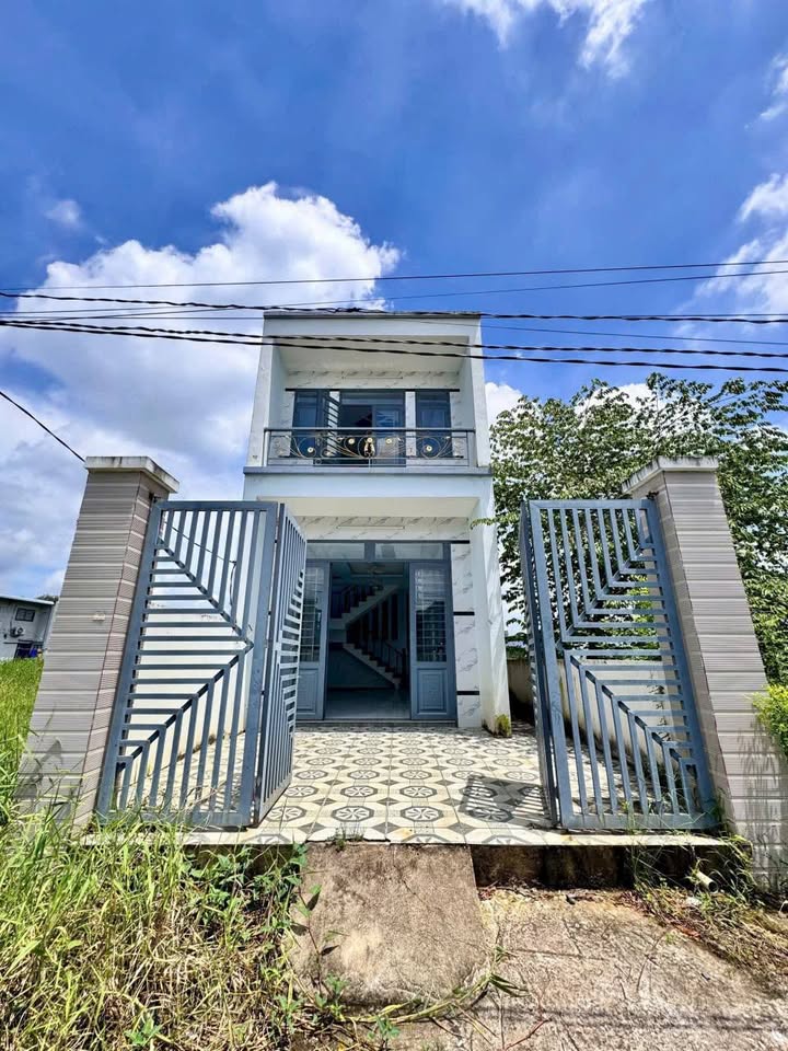 Nhà 2 tầng Ấp Bình Tả 2, Đức Hòa Hạ 130m² giá 1.75 tỷ - Sổ hồng chính chủ!