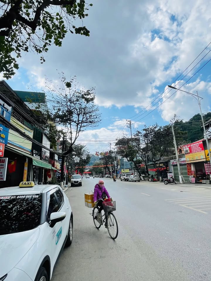 Nhà 3 tầng mặt đường Tô Hiệu, 52m² giá 3.3 tỷ - Chính chủ bán gấp!