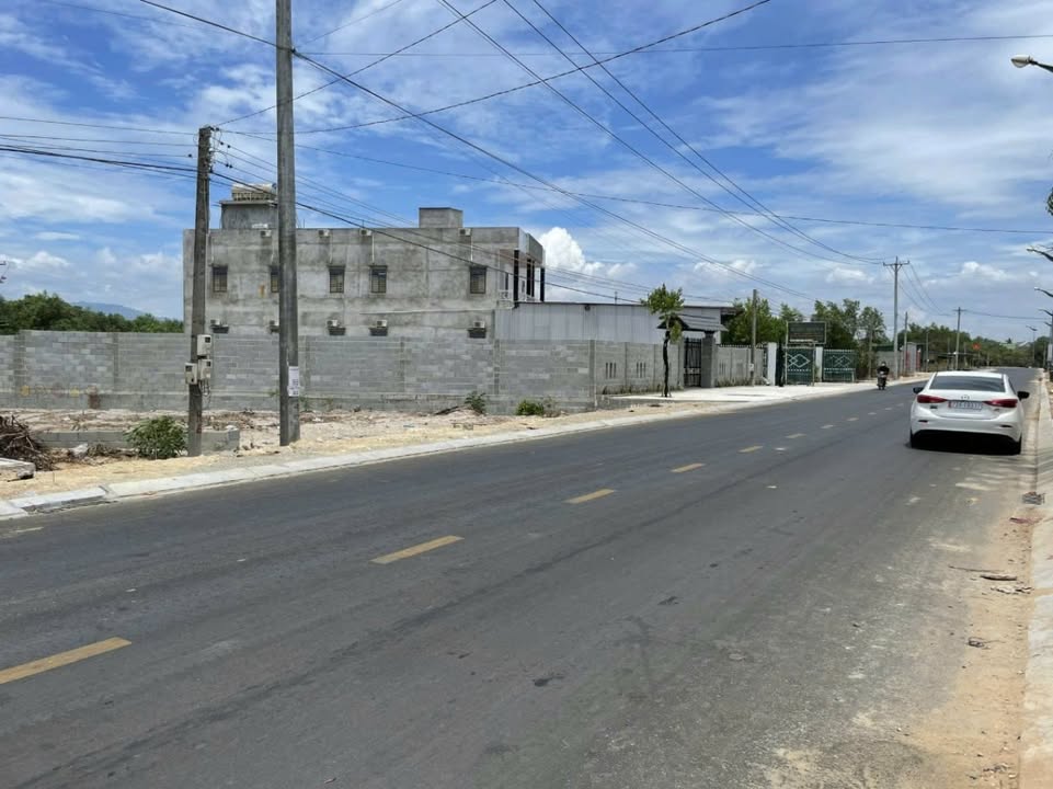 Đất 2 mặt tiền La Gi 667m² giá 11 tỷ - Đầu tư sinh lời ngay!