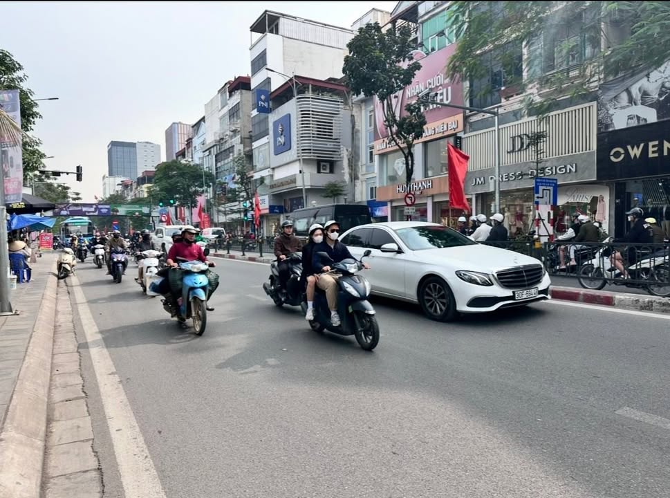 FrontHouse đường Chùa Bộc Đống Đa 20m² giá 6 tỷ - Sổ đỏ chính chủ, đầu tư sinh lời!