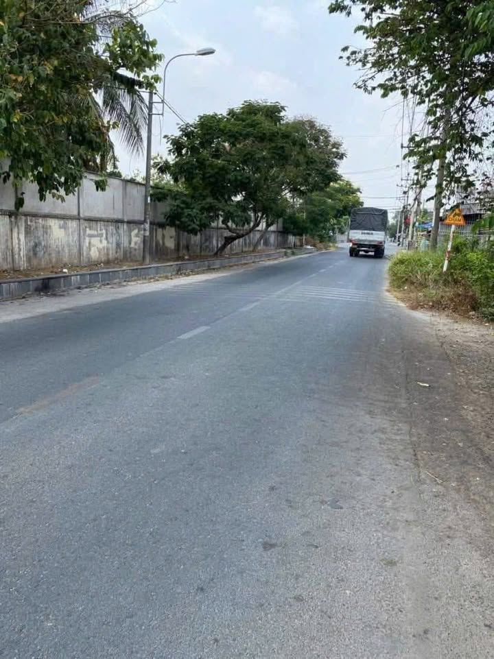 Lô đất mặt tiền Lê Thị Kim, Hóc Môn 28000m² giá 60 tỷ - Cơ hội đầu tư sinh lời!