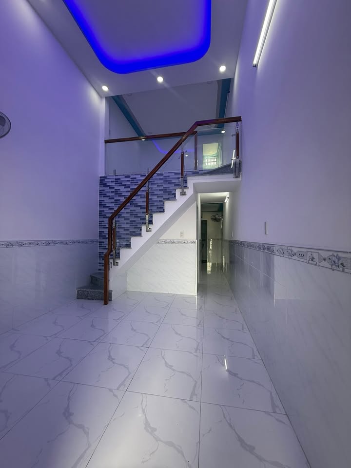 Nhà Hóc Môn 54m² giá 1.35 tỷ - Chính chủ, sổ chung, xe hơi đậu ngay cửa!