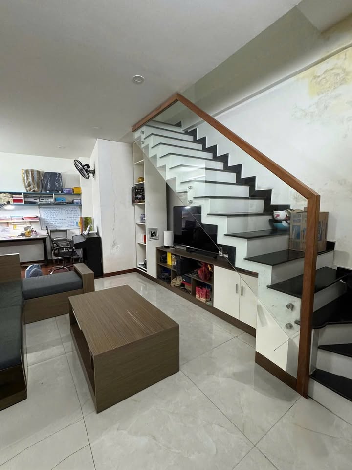 Nhà cho thuê 2 tầng Cù Chính Lan 80m² giá 9 triệu - Full nội thất, ô tô vào tận nơi!