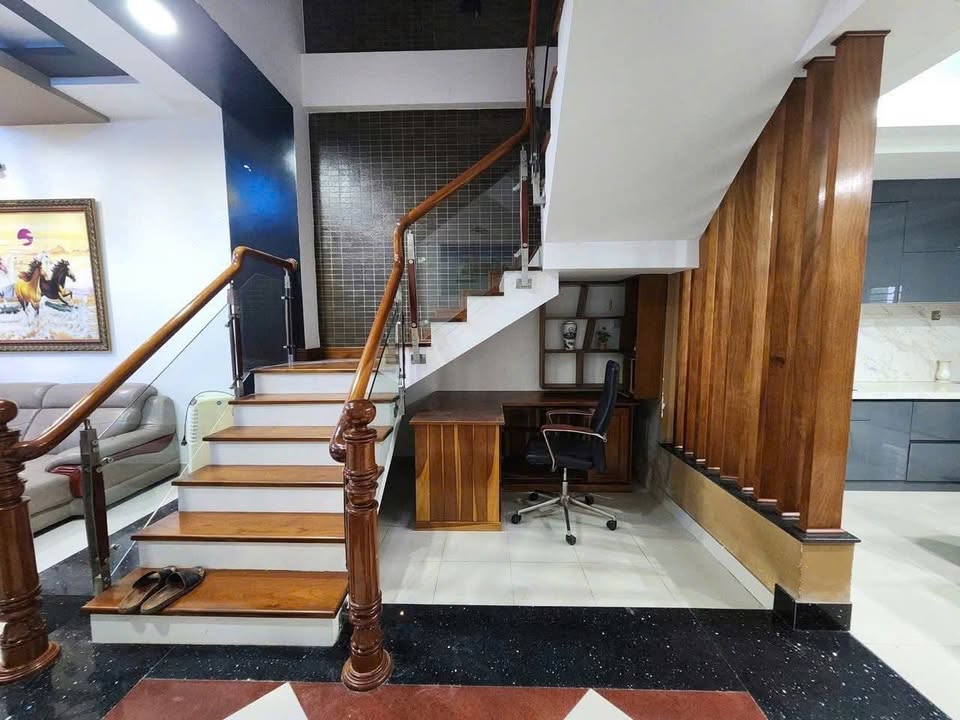 Cho thuê nhà 3 tầng mặt tiền Nghiêm Xuân Yêm, Ngũ Hành Sơn 100m² - Phù hợp văn phòng và gia đình!