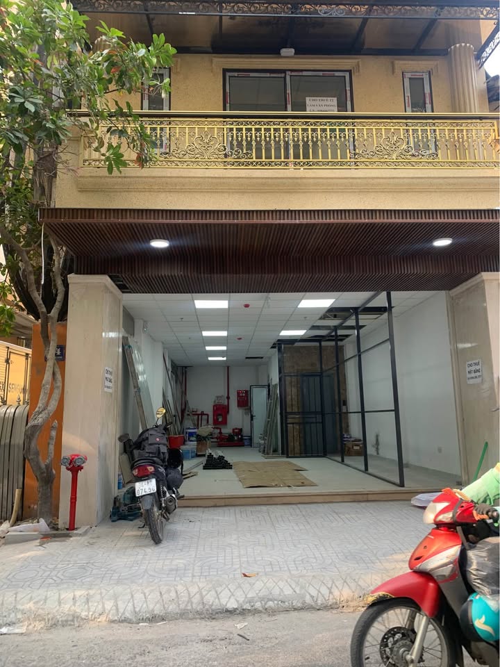 Cho thuê mặt bằng kinh doanh 500m² tại Pháo Đài Láng - Vị trí đắc địa!