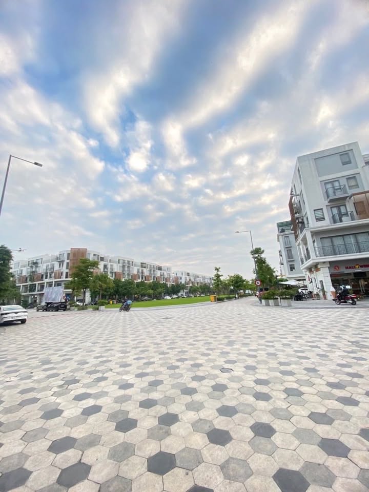 FrontHouse The Manor Nguyễn Xiển 200m² giá 60 tỷ - Lô góc tuyệt đẹp cho kinh doanh!