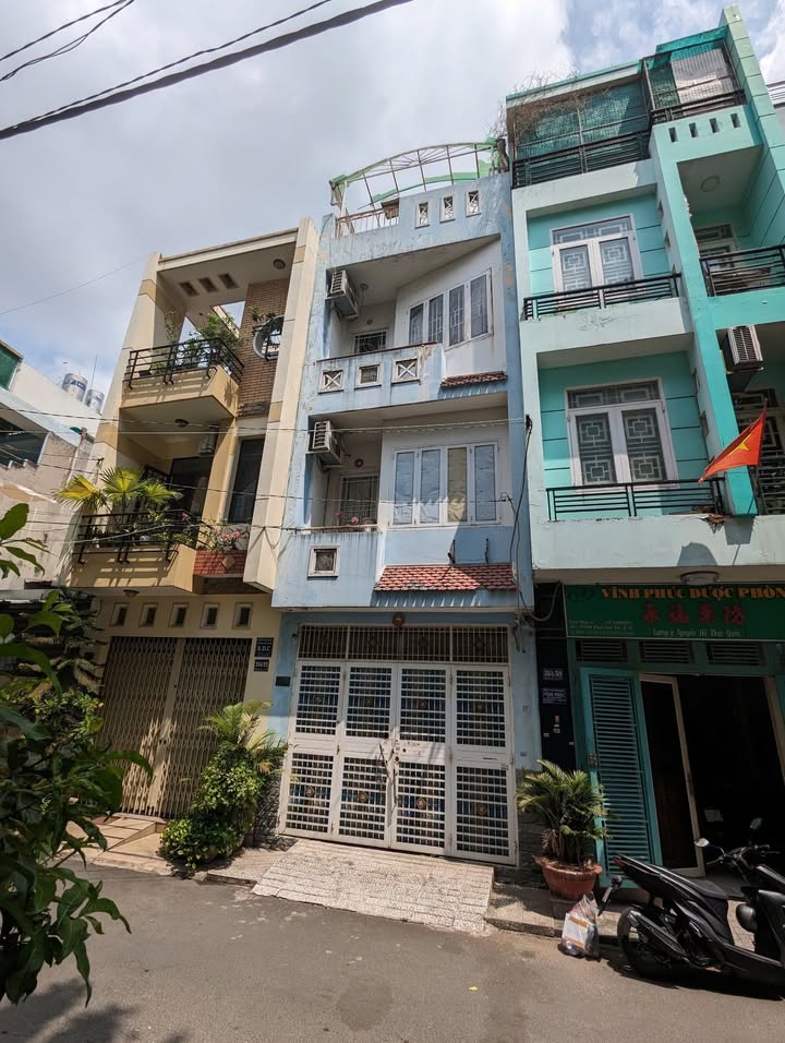 Nhà phố Hẻm xe hơi 8m Phan Văn Trị 56m² giá 10.55 tỷ - Vị trí đẹp, kinh doanh thuận lợi!