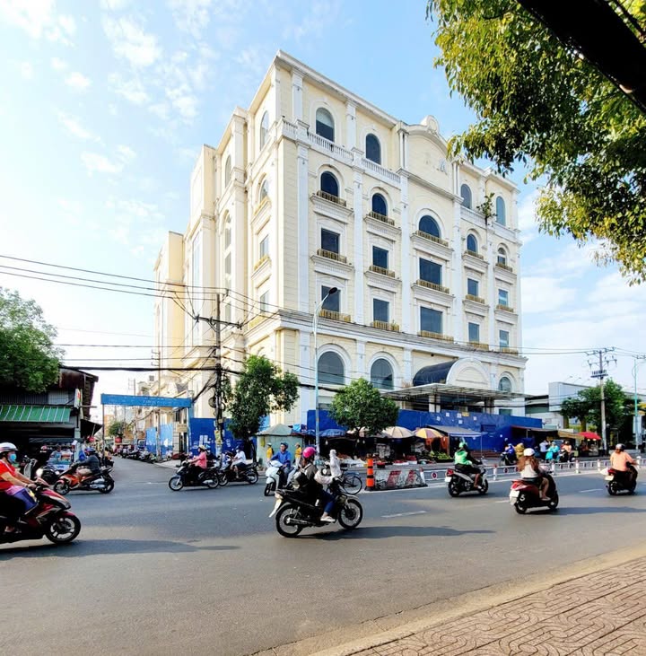 Tòa nhà FrontHouse 307-309 Lê Văn Quới, Bình Tân 2056m² giá 310 tỷ - Đầu tư sinh lời ngay!