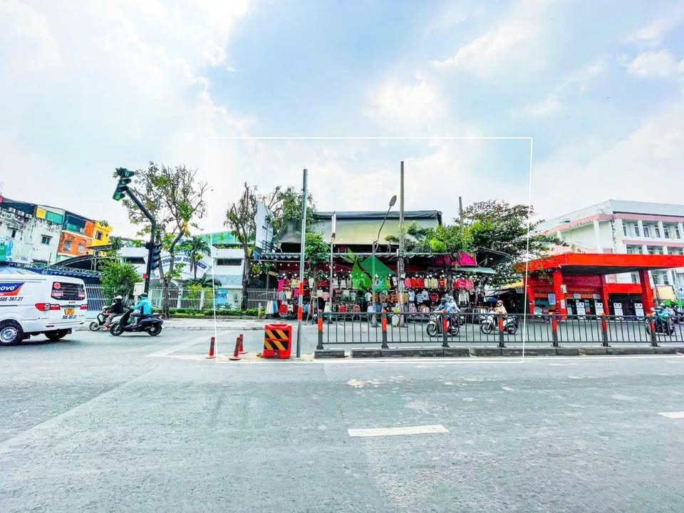 Cho thuê mặt bằng góc 2 mặt tiền đường Quang Trung, quận Gò Vấp, diện tích 250m² - Vị trí thuê lý tưởng cho kinh doanh!