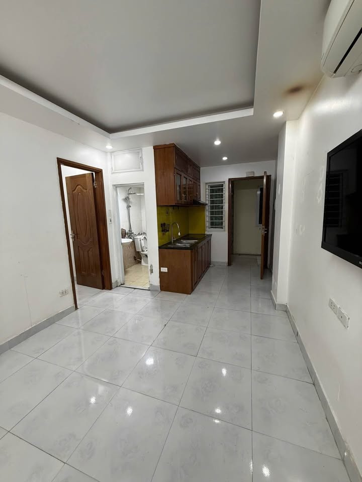 Căn hộ CCMN Lạc Long Quân Tây Hồ 50m² giá 1.99 tỷ - Vị trí đẹp, giao thông thuận lợi!