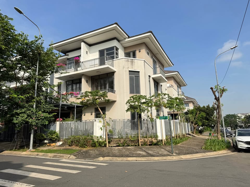 Nhà phố Lavila Kiến Á Nhà Bè 133m² giá 19 tỷ - Diện tích lớn, góc hai mặt tiền!