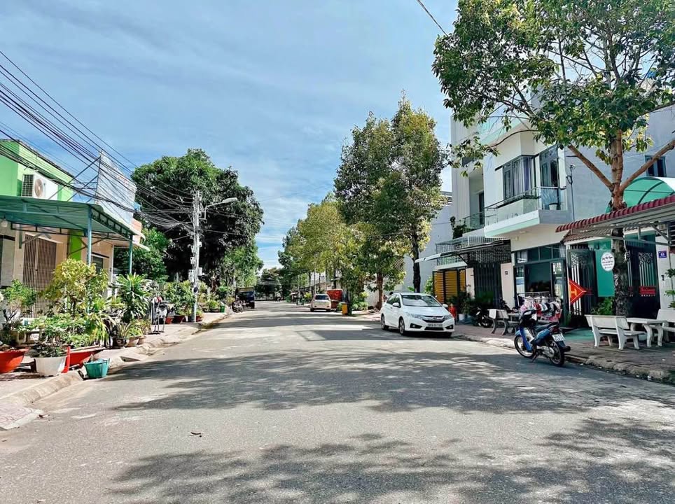 Nhà KDC AE Thanh Hải Phan Thiết 80m² giá 2 tỷ - Hướng Đông Bắc, sẵn sàng vào ở!