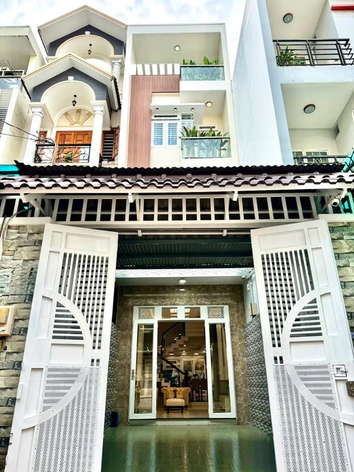 Nhà phố Dương Quảng Hàm Gò Vấp 88m² giá 12.9 tỷ - Sân thượng chill tuyệt đẹp!