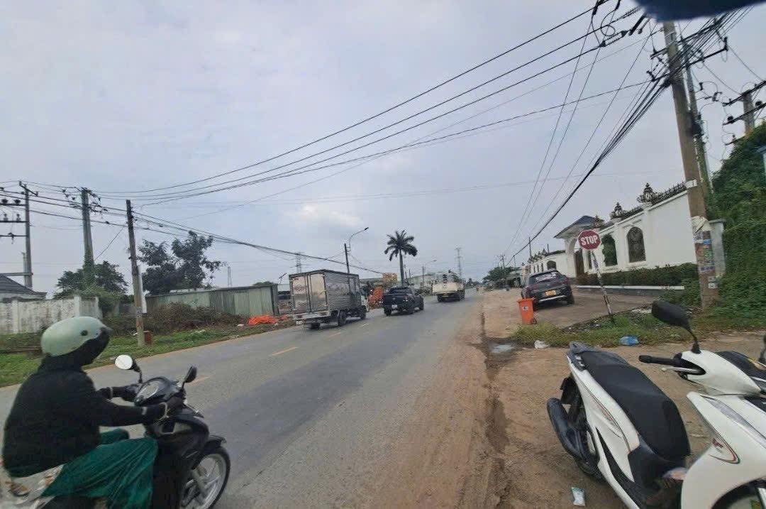 Đất thổ cư mặt tiền đường Nguyễn Hữu Trí, Bến Lức 10.000m² chỉ 75 tỷ - Cơ hội đầu tư sinh lời!