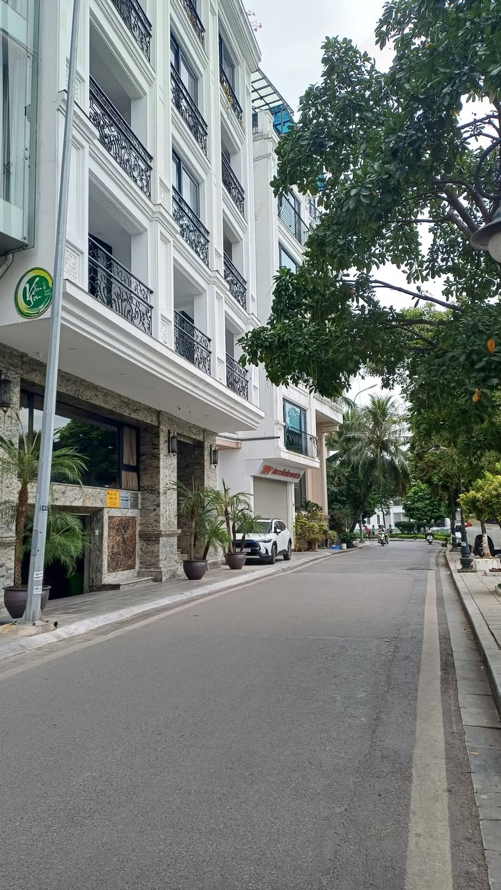 Bán nhà mặt phố Âu Cơ, Tây Hồ 315m² - View chợ hoa tuyệt đẹp!