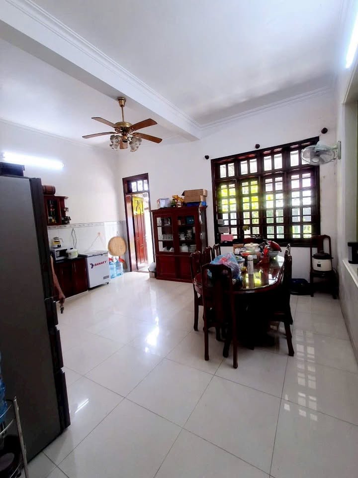 Nhà 1 trệt 1 lầu đường Nguyễn Ái Quốc - 220m² - Giá 9.5 tỷ, không lỗi phong thủy!