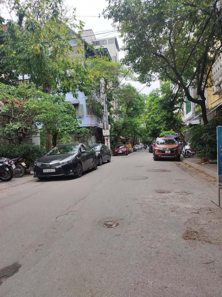 Nhà riêng Hoàng Quốc Việt 75m² giá 34 tỷ - Vị trí đẹp, kinh doanh tốt!