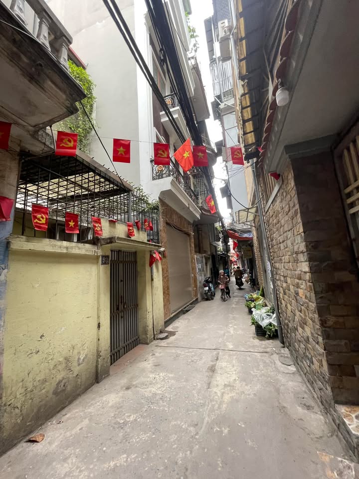 Nhà Giảng Võ Ba Đình 65m² giá 16.7 tỷ - Vị trí đẹp, kinh doanh sầm uất!