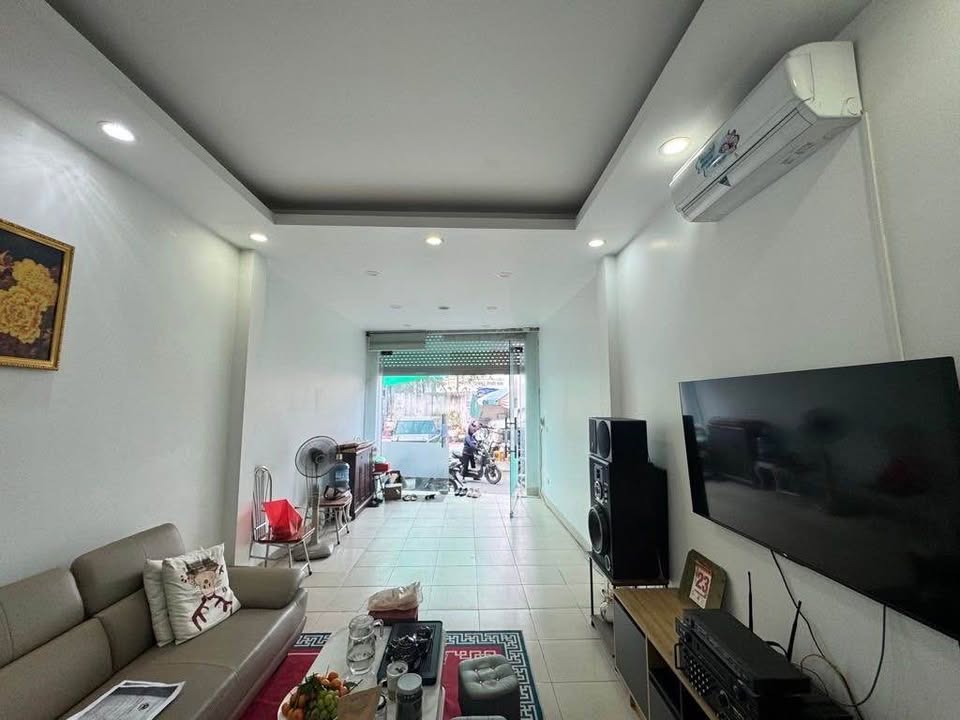 Nhà phố Nguyễn Hoàng 68m² - Bán đất chính, tặng nhà 3 tầng - Đường ô tô tránh thoải mái!