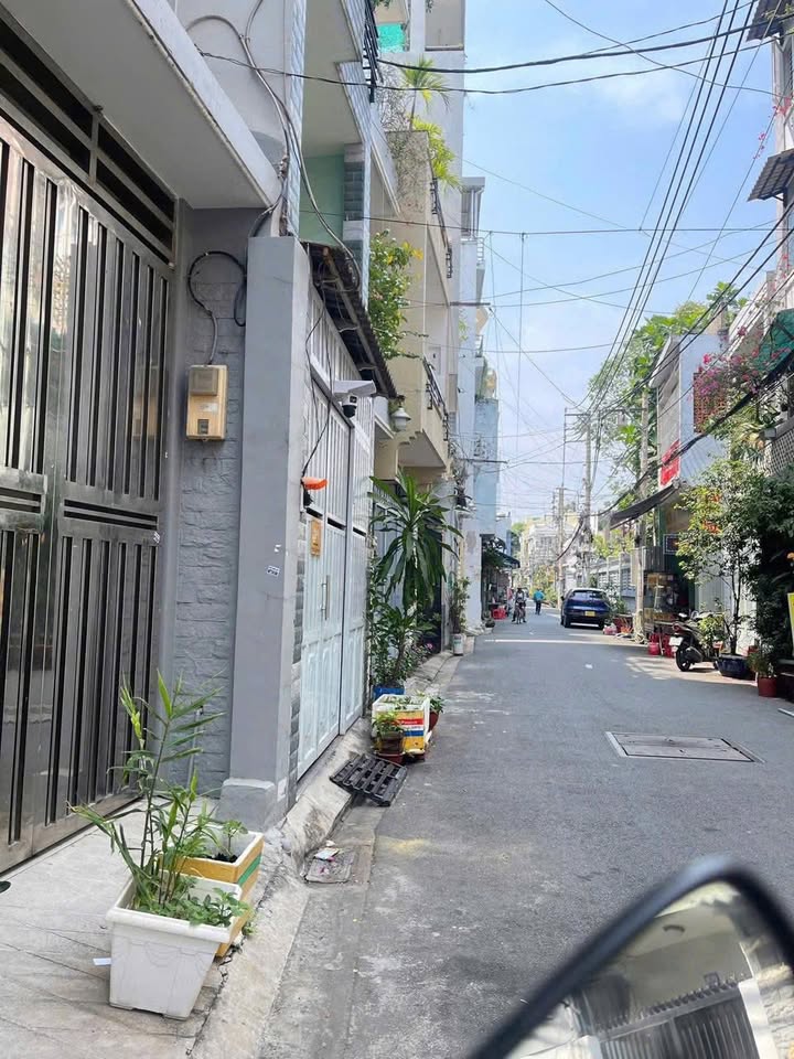 Nhà Phú Nhuận 52m² giá 9.69 tỷ - Đường Huỳnh Văn Bánh, hẻm xe hơi rộng rãi!